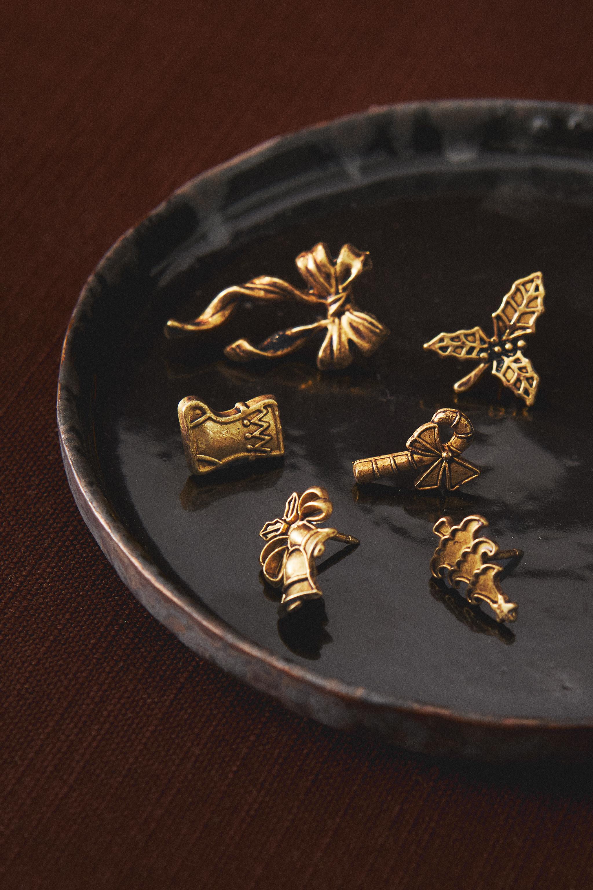 SET OF CHRISTMAS CANDLE PINS (SET OF 6)